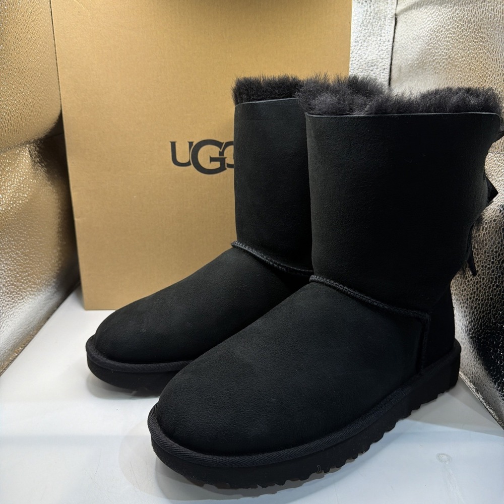 UGG Women's Bailey Bow II Black Boots 1016225 Size 7. New